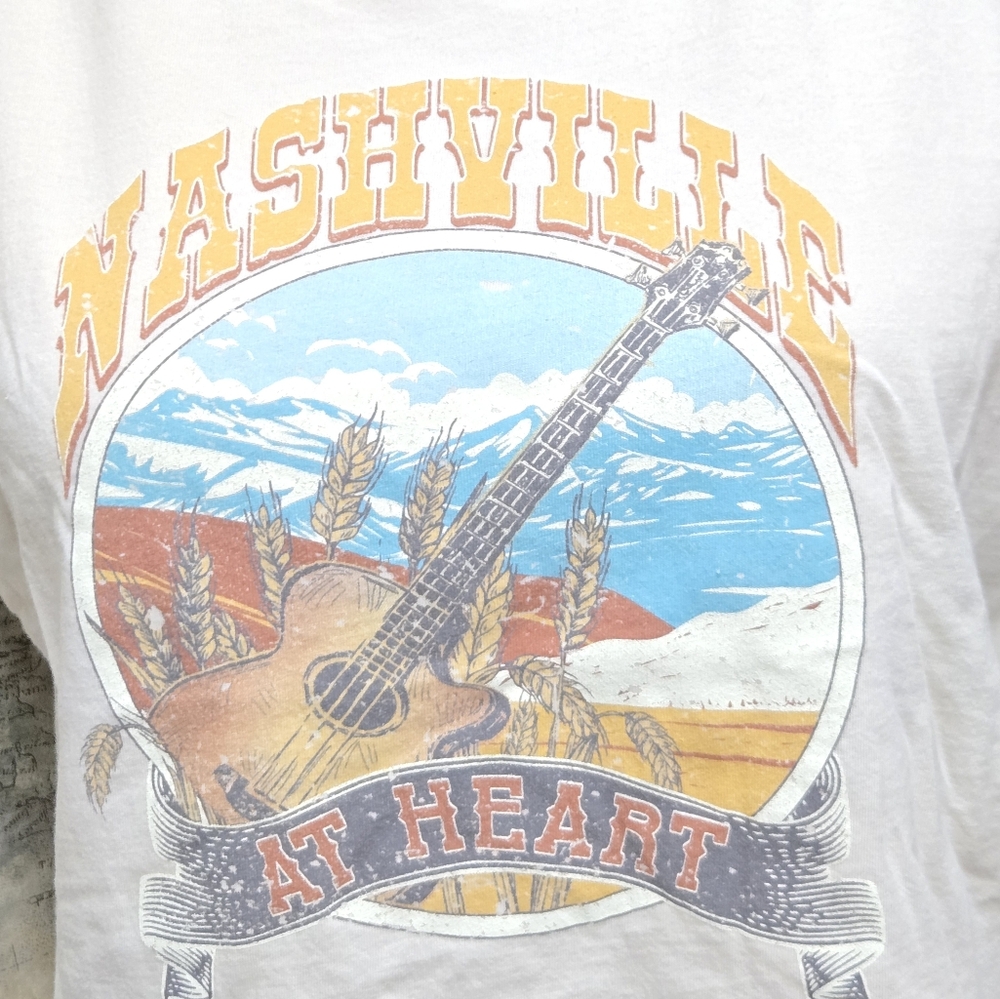Lnwot crop tee shirt. Nashville at heart. Super cute. Cream color, sz XL.